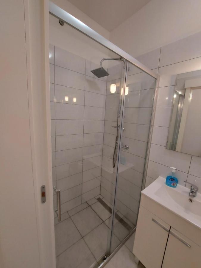 Studio Apartments Ana & Mia วิส ภายนอก รูปภาพ