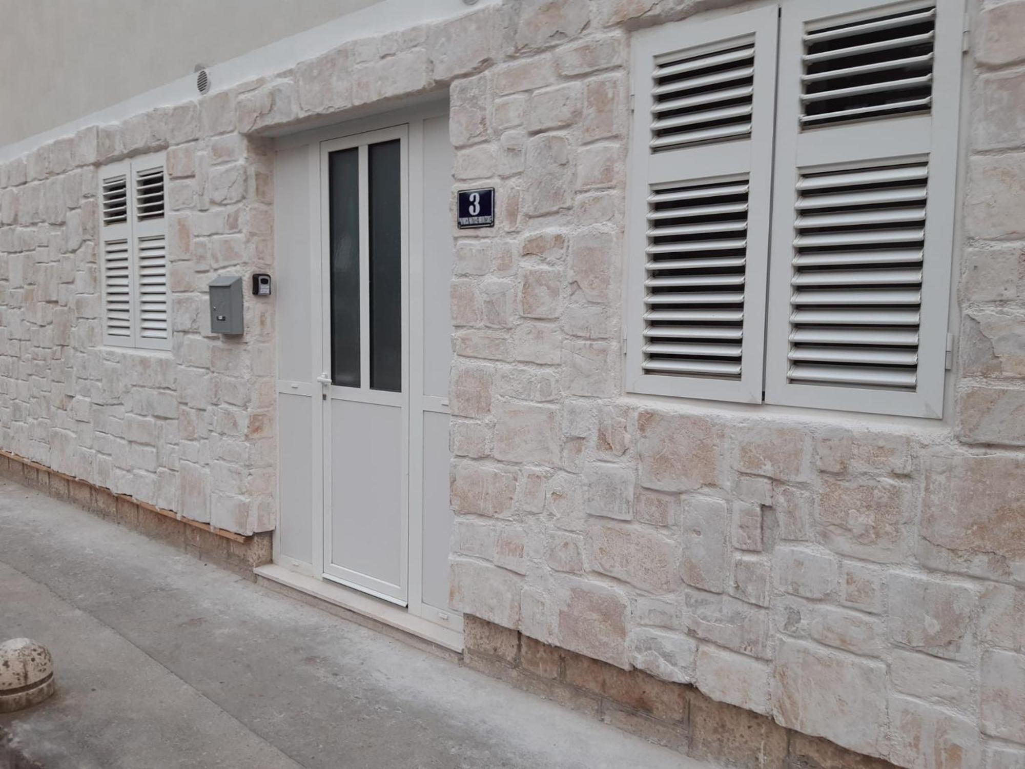 Studio Apartments Ana & Mia วิส ภายนอก รูปภาพ